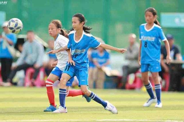 同曦外援空中伸脚踹赵继伟！裁判吹罚违体犯规