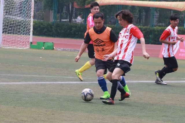 文班25+9马刺大胜爵士 布克40分太阳逆转快船