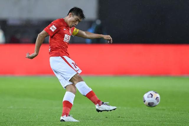 羽毛球亚锦赛：石宇奇男单登顶 国羽两冠两亚收官