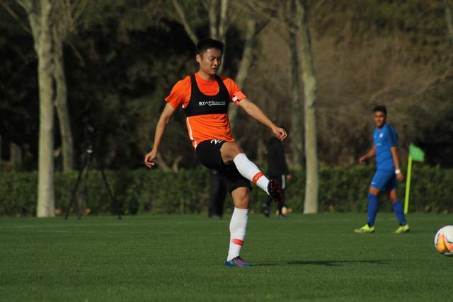 高诗岩14+13山东胜青岛 崔永熙19分广州胜四川